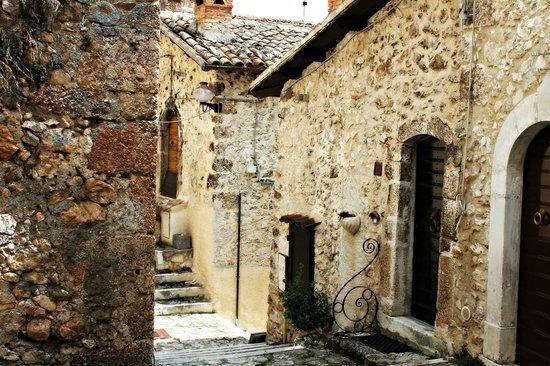 Locanda Sul Lago Santo Stefano Di Sessanio Exterior foto